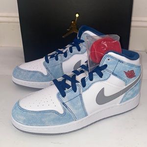 Air Jordan 1 Mid SE (GS). Size 6.5Y/8W. French Blue/Fire red-White.